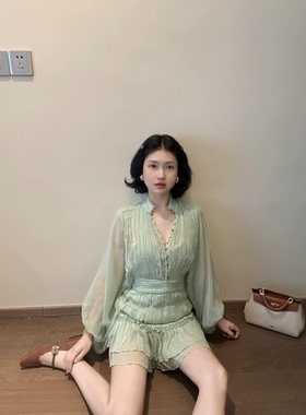 绿色长袖连衣裙女早春新款高级感名媛气质重工压褶绝美漂亮掐腰裙