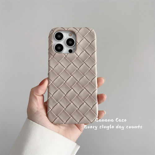 小众ins奶杏色编织纹皮质手机壳