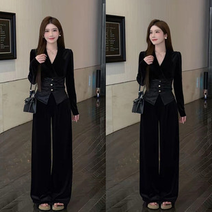 巨好看气质套装女秋冬黑色丝绒拼接纽扣V领上衣加绒阔腿裤两件套