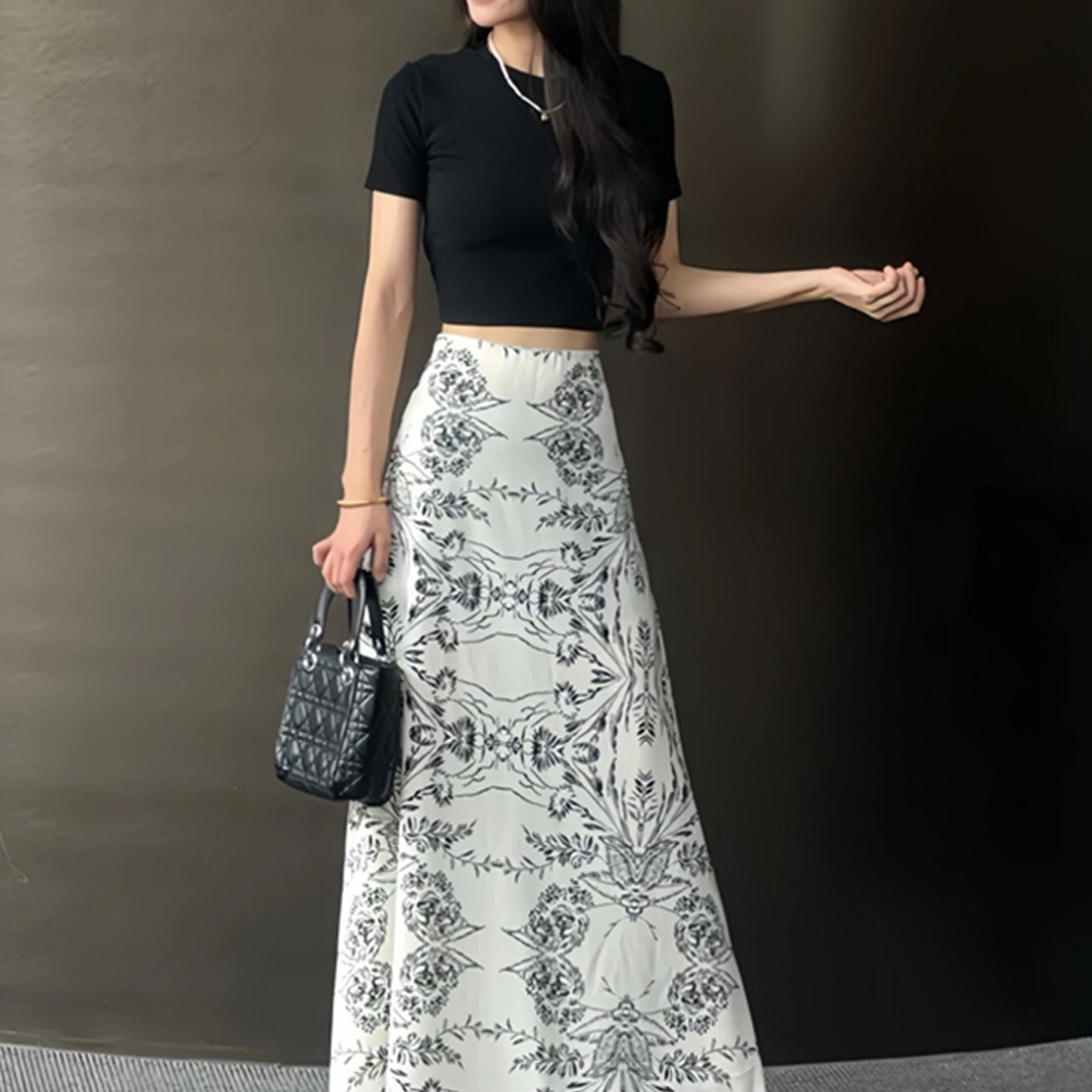 水墨印花半身裙+露腰圆领上衣