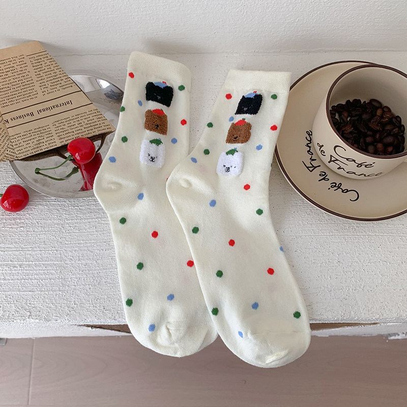 크레이지삭스 프레피 스타일로 발에 귀여움을 더해주고 돋보이게 해줍니다