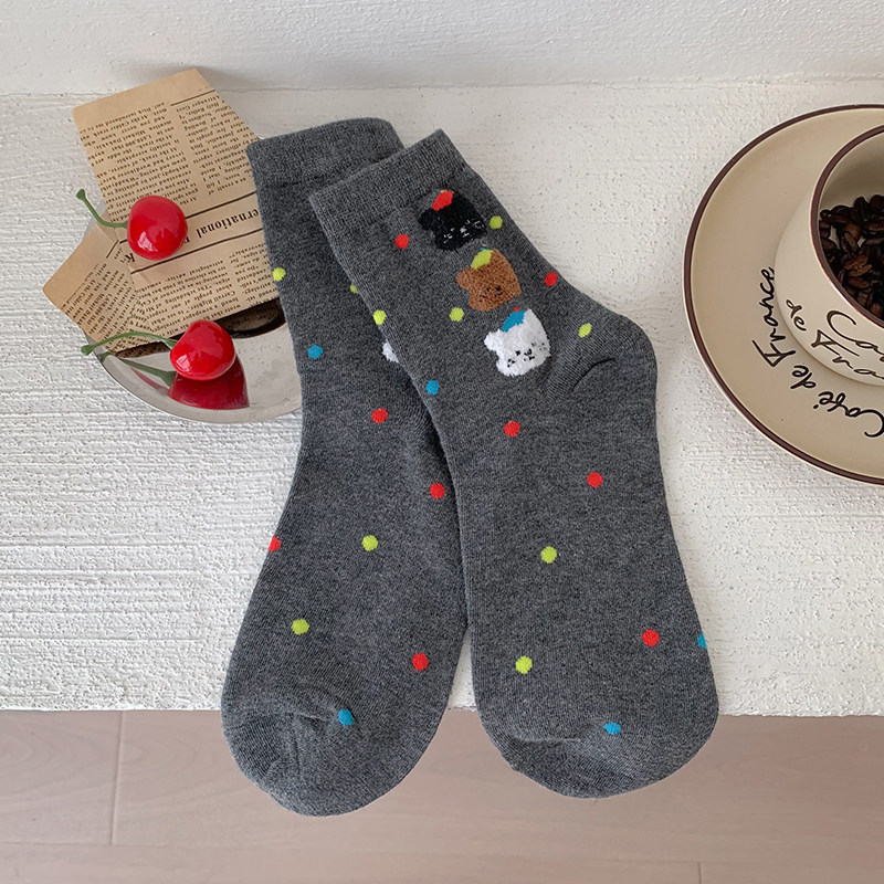 크레이지삭스 프레피 스타일로 발에 귀여움을 더해주고 돋보이게 해줍니다