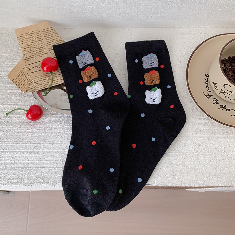 크레이지삭스 프레피 스타일로 발에 귀여움을 더해주고 돋보이게 해줍니다