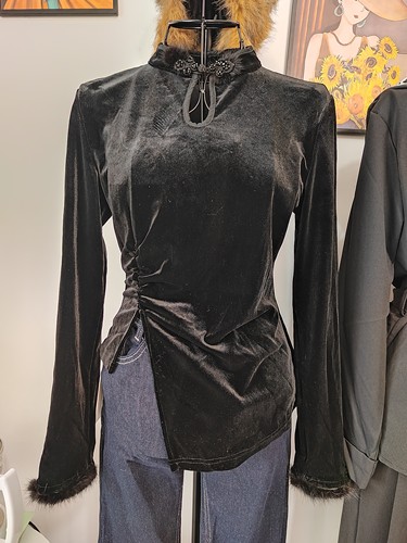 LS家复古修身气质国风丝绒小衫，82胸围，105斤左右穿