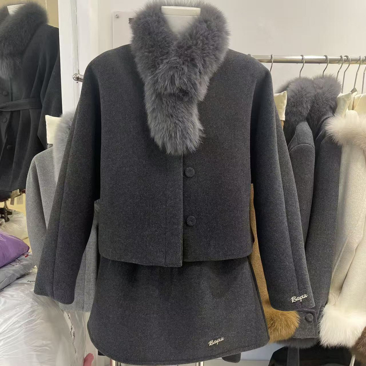 狐狸毛领内胆羽绒外套+半裙女2025冬季高级感小个子毛尼小香套装,女装/女士精品,时尚套装,淘宝优惠券,粉丝福利购,淘宝优惠卷