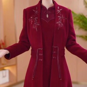 高档雪花绒刺绣两件套2025秋冬新款气质减龄显瘦中长款喜婆婆礼服