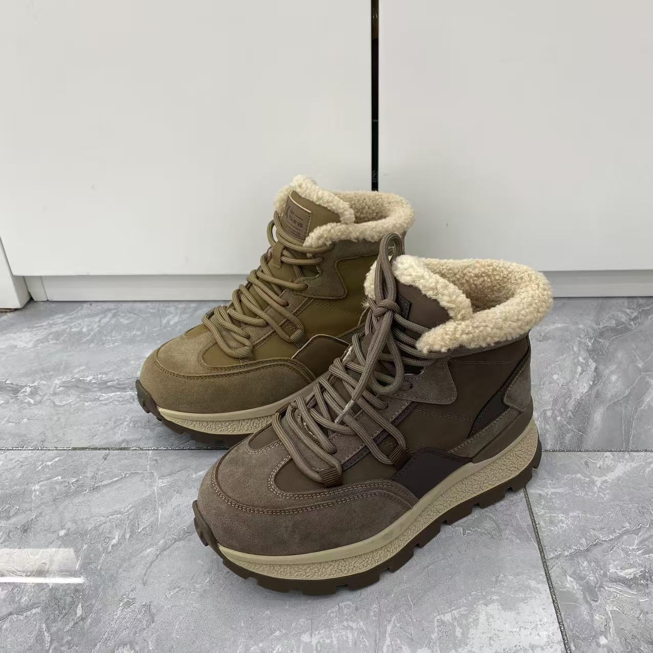 冬季新款女款真皮加棉保暖雪地靴时尚百搭舒适防滑雪地靴