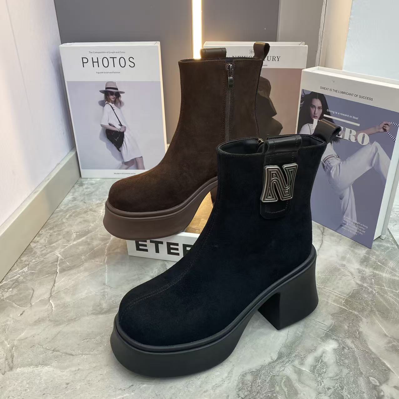 冬季新款女款磨砂牛皮松糕底加棉短靴厚底保暖时尚款牛皮短靴