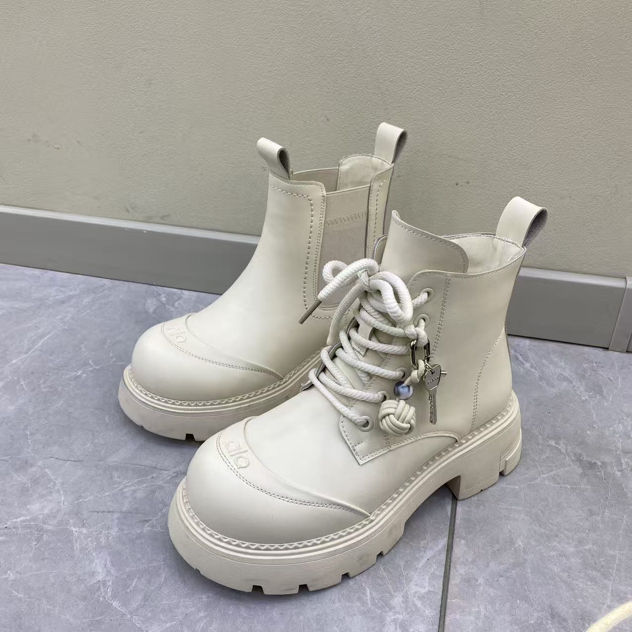 冬季新品女款真皮加棉马丁短靴时尚舒适百搭短靴加棉防滑底女鞋