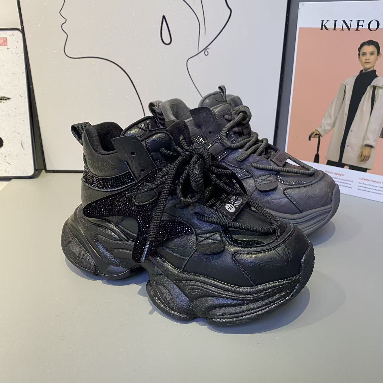 冬季新款女款加棉厚底高帮休闲老爹鞋水钻系带时尚百搭防滑底女鞋