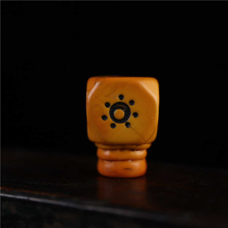 西藏传藏民纯手工黄料器一体三通潜水艇佛头配串好用提色文玩配珠