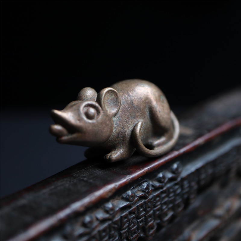 西藏黄财神手托吐宝鼠纯铜