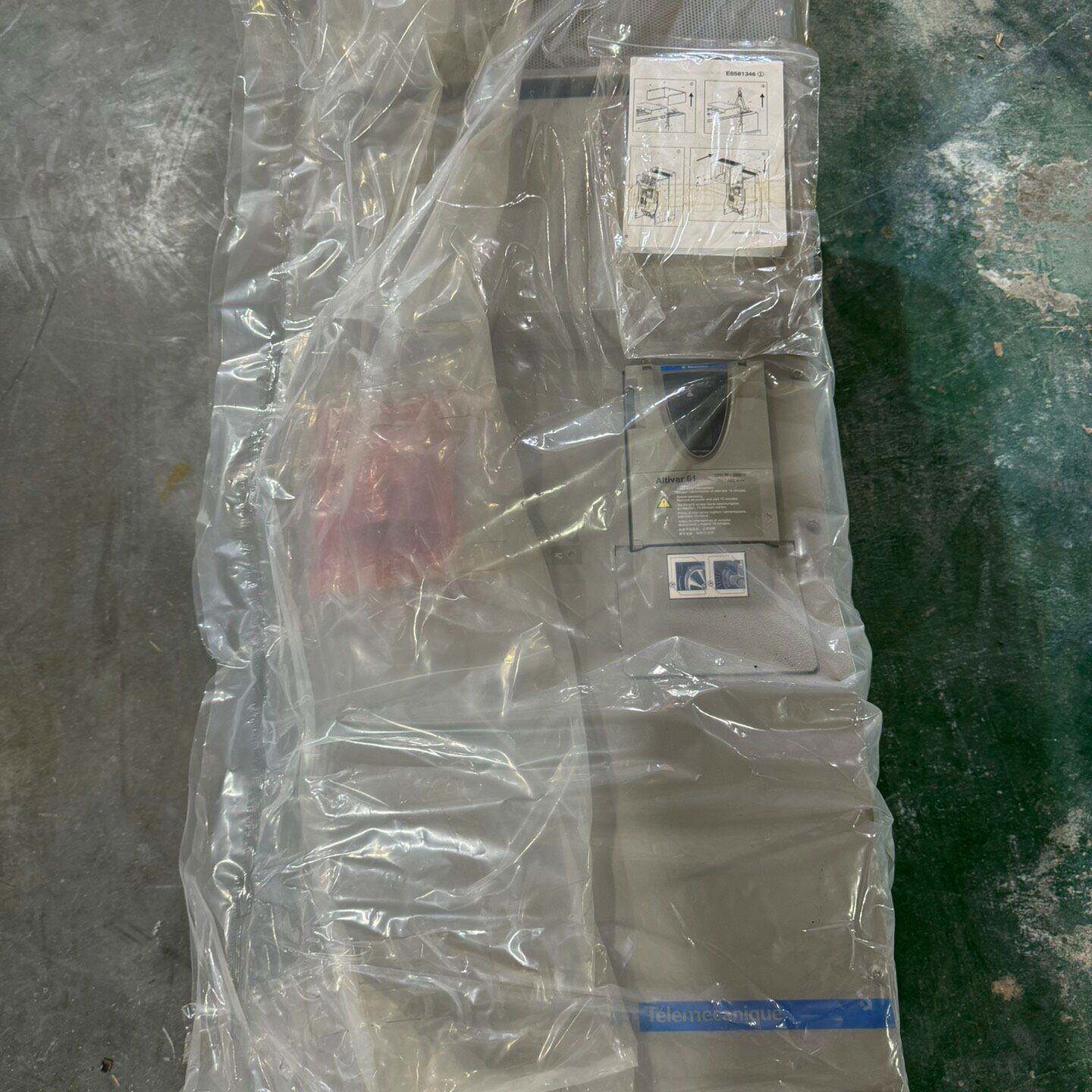 议价-全新施耐德变频器ATV61HC22N4 220KW滞纳库存