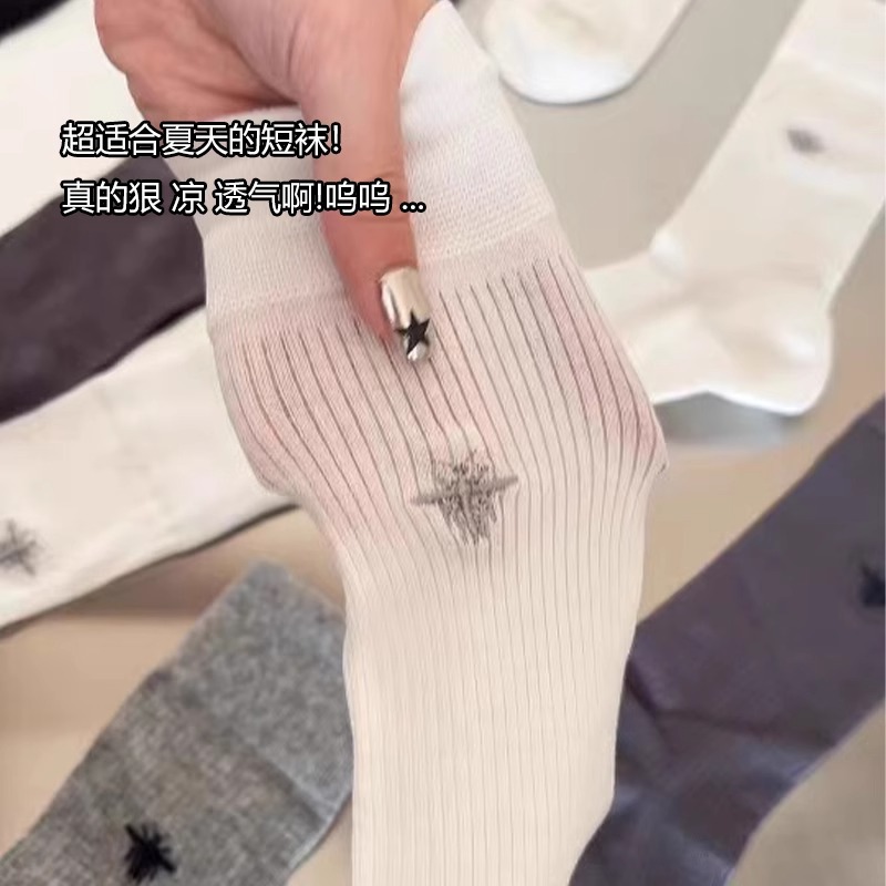 Like Sock小蜜蜂刺绣袜子女miu走秀薄款复古小众黑白灰纯色中筒袜