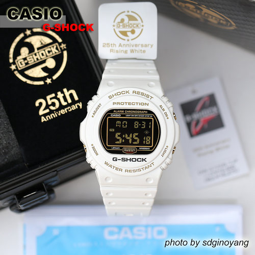 25周年玉兔圆头方块腕表