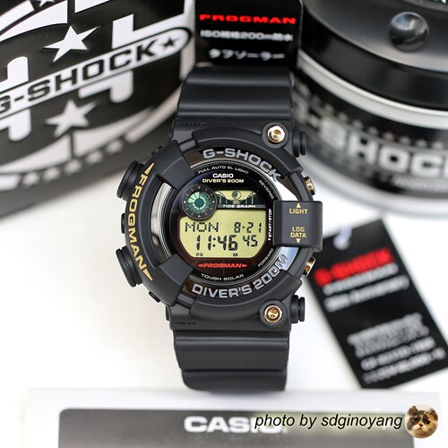 卡西欧35周年金属网蛙人腕表