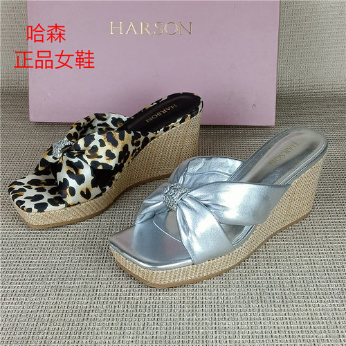 哈森正品撤柜真皮豹纹坡跟一字拖女夏厚底增高凉拖鞋性感法式拖鞋