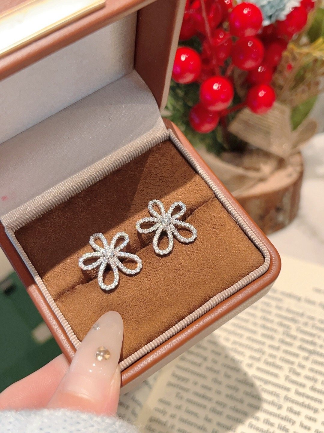 S925银纯银新款满钻五叶花耳钉不褪色新年送礼盒礼袋顺丰1,饰品/流行首饰/时尚饰品新,耳钉,淘宝优惠券,粉丝福利购,淘宝优惠卷