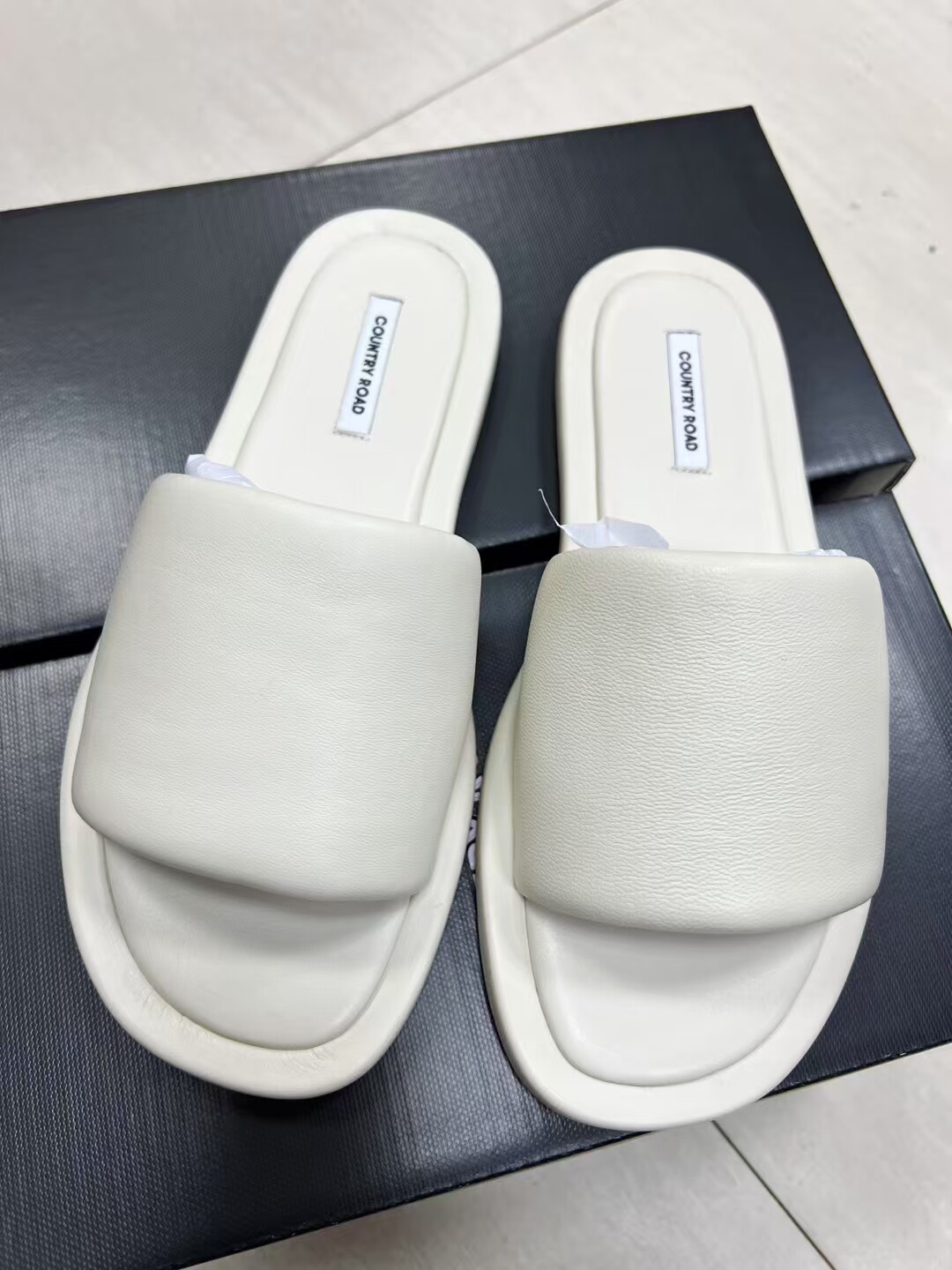 澳洲品牌外贸出口新品女士休闲羊真皮白黑色夏天舒适平底女凉拖鞋