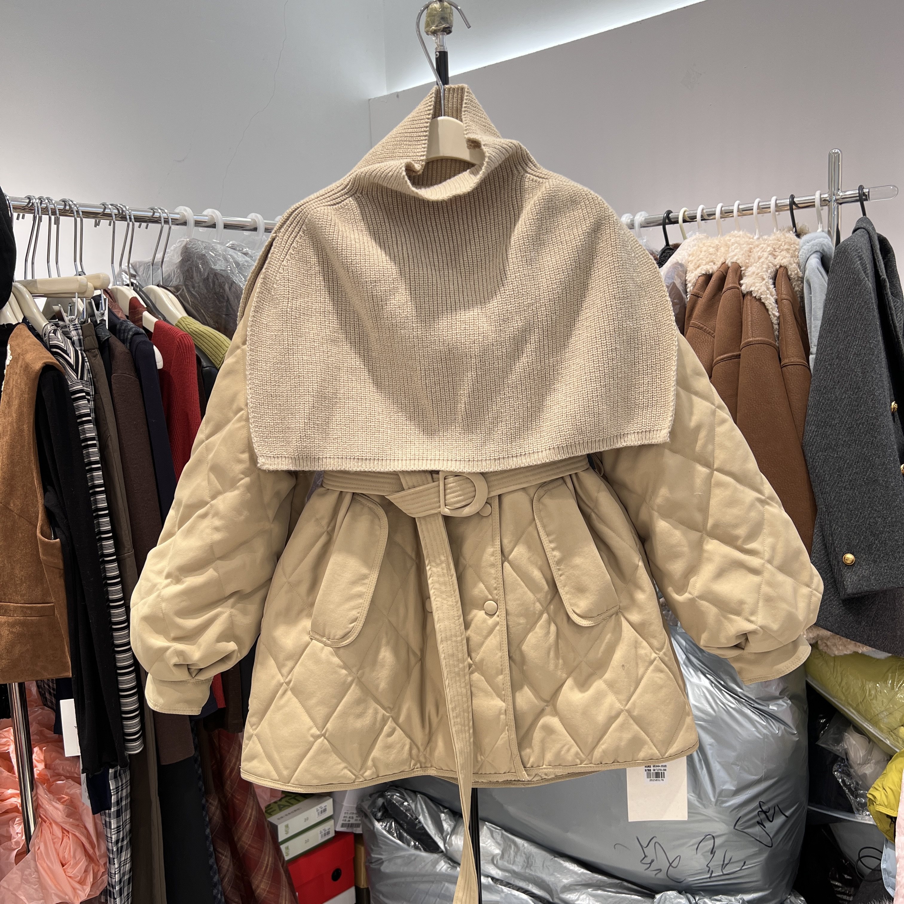 2025冬新款显瘦百搭加厚针织披领羽绒服女中长款白鸭绒外套85176