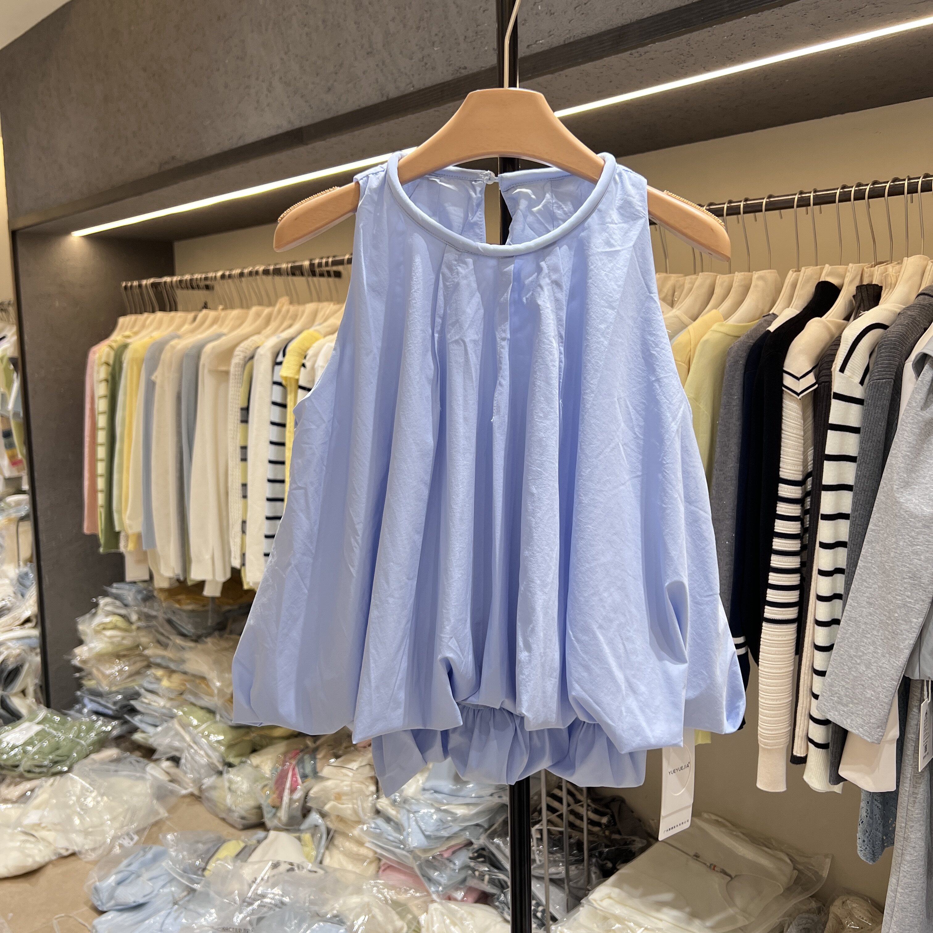 2026早夏法式风圆领套头宽松显瘦白色花苞无袖挂脖背心上衣女6912