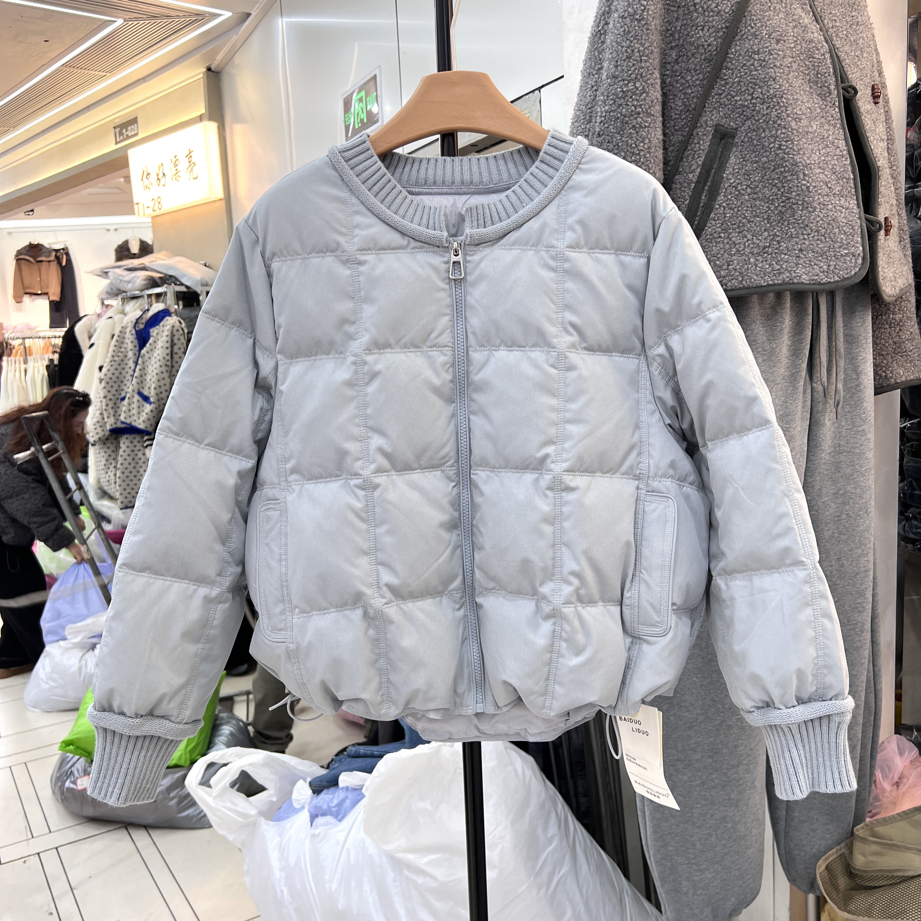 欧货2025冬季新款时尚百搭显瘦拼接针织领90白鸭绒羽绒服外套323