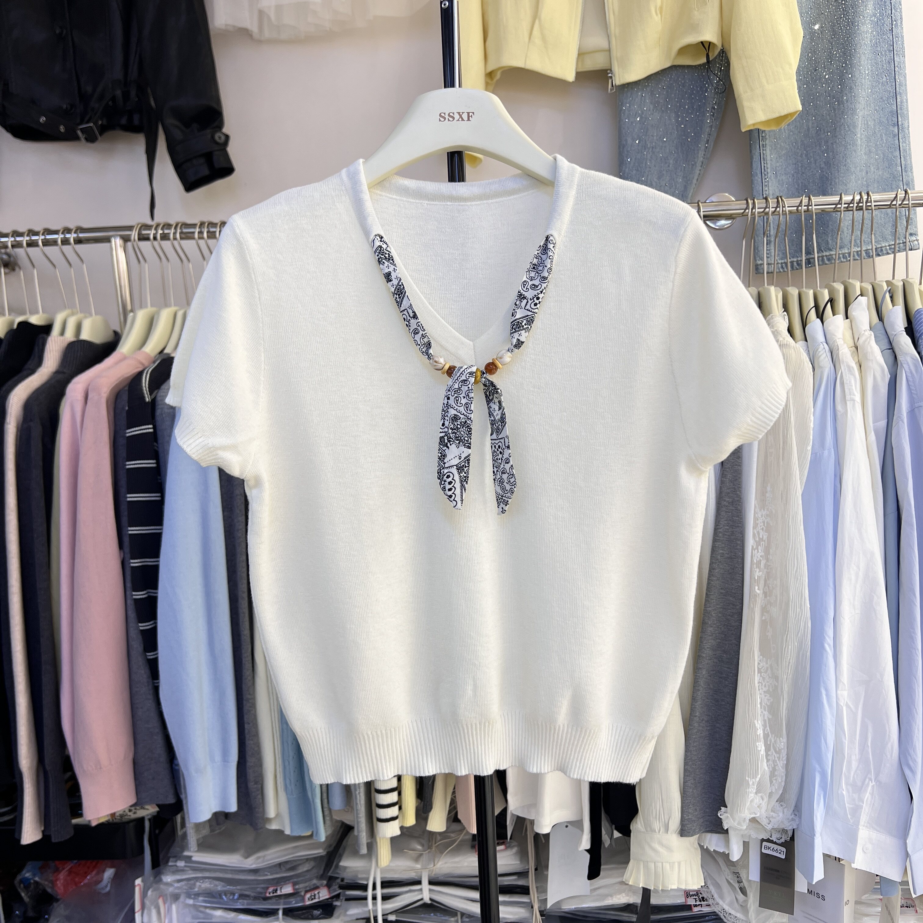 高级感针织背心女丝巾2026新款春夏季韩系显瘦打底衫内搭上衣2620