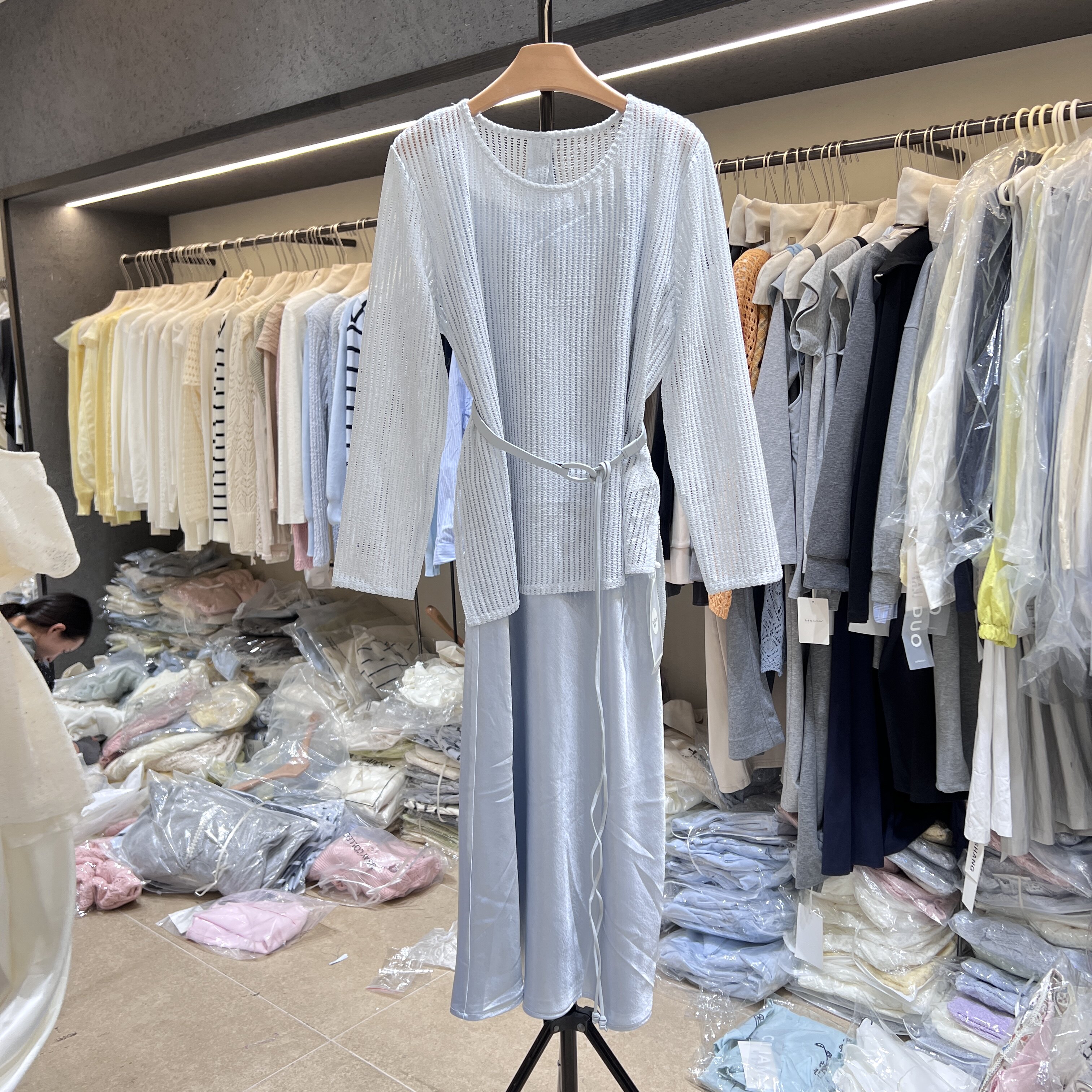 2026春新款时尚套装显瘦不规则针织罩衫缎面吊带连衣裙两件套607