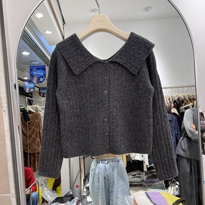 韩系一字肩大翻领坑条羊毛针织开衫女25新款洋气减龄显瘦毛衣外套