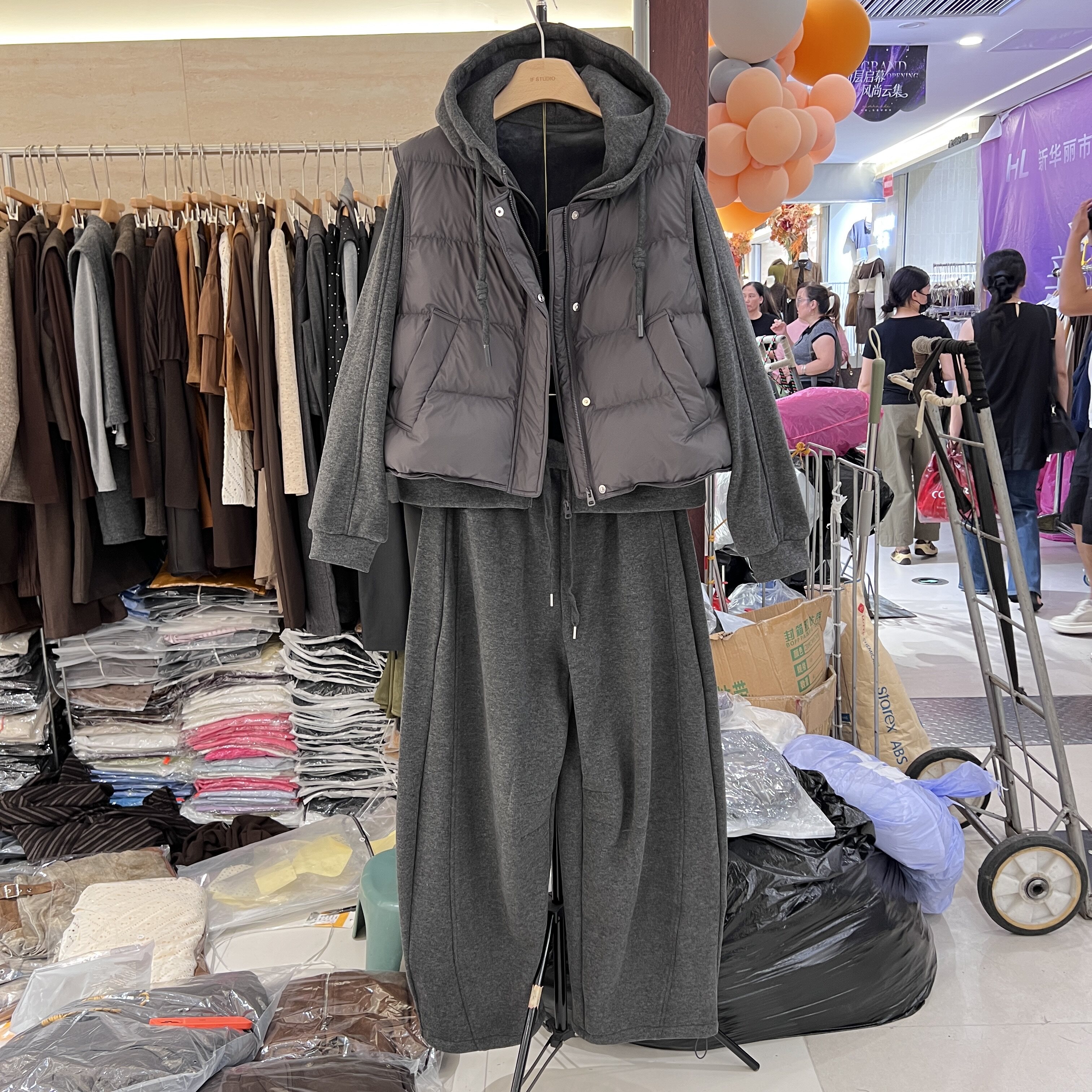 高端冬季棉服马甲连帽卫衣套装女2026冬新款宽松阔腿休闲裤三件套