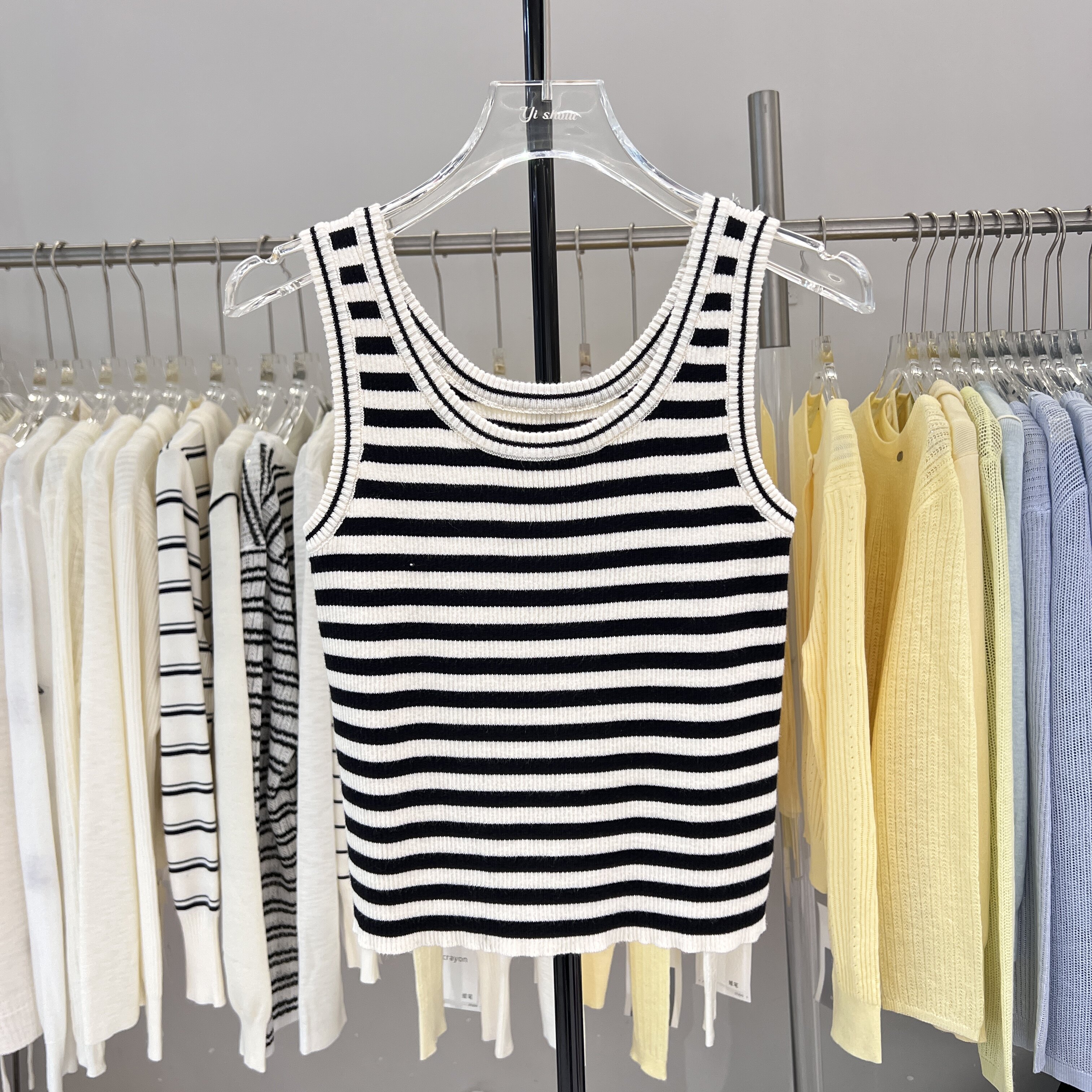 2026春季新款时尚圆领条纹针织背心女修身显瘦内搭打底无袖上衣潮