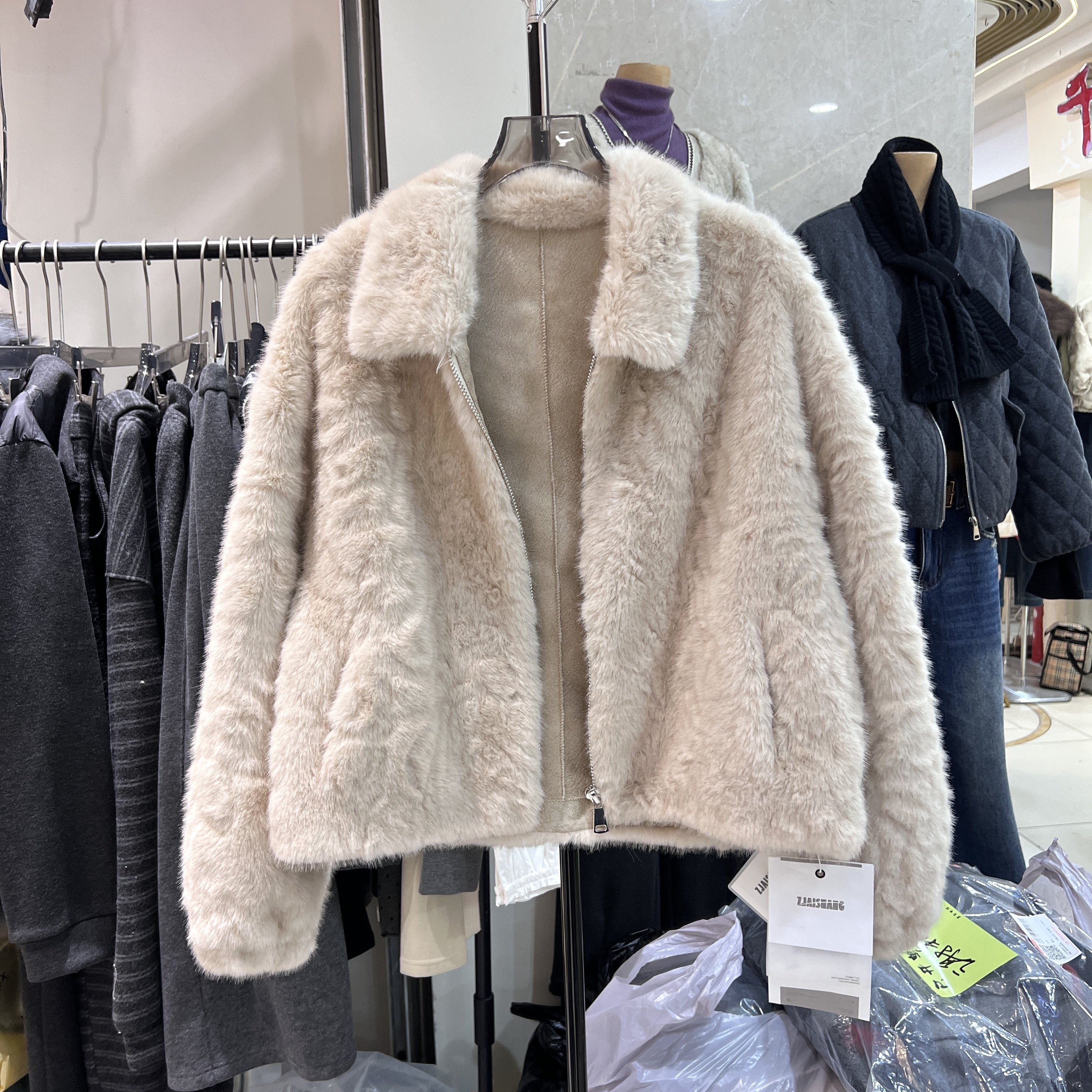 韩系毛绒绒拉链皮毛一体仿貂毛2025冬季宽松小个子短款外套女8137