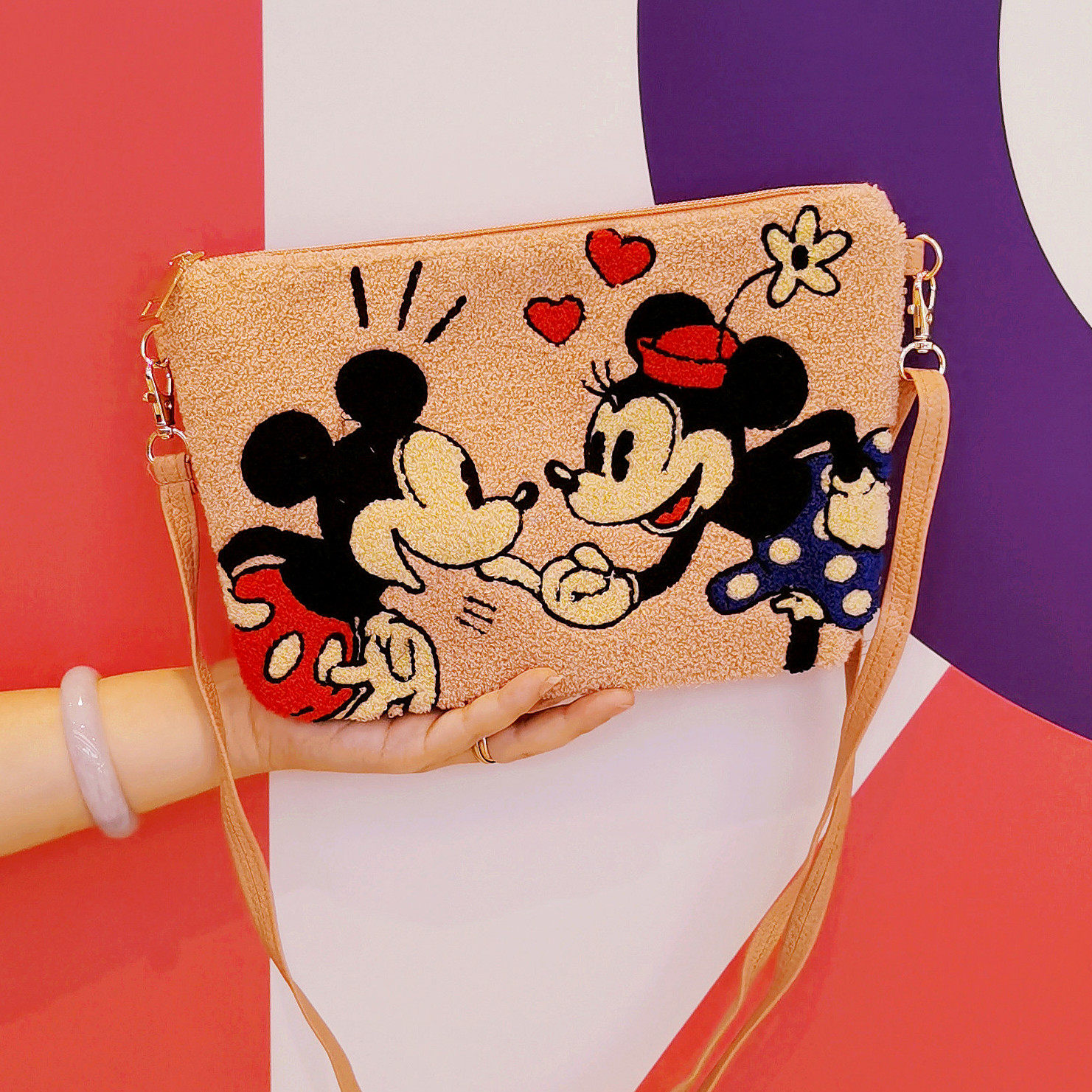 日系可爱米奇米妮唐老鸭黛丝斜跨包手拿包卡通刺绣收纳包乐园礼物