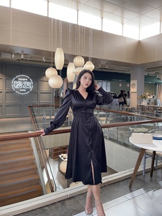 刘漂亮年会礼服裙设计感法式复古v领连衣裙显瘦收腰微胖辣妹ins