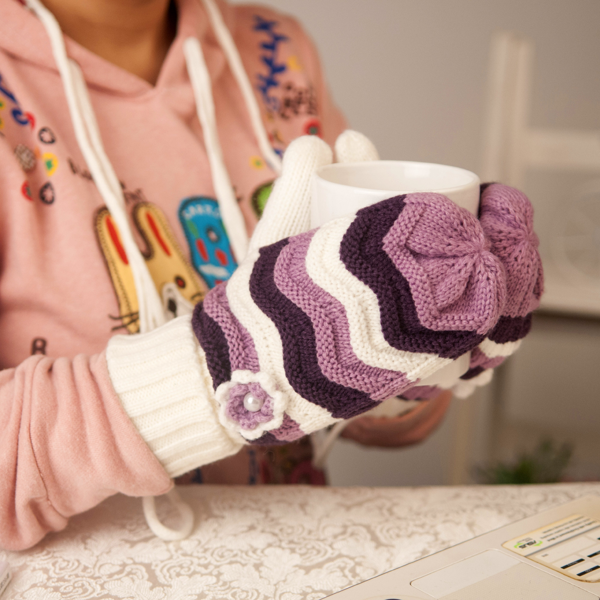 秋冬 保暖舒适 可爱彩条 少年青年中年老年 女款连指毛线双层手套