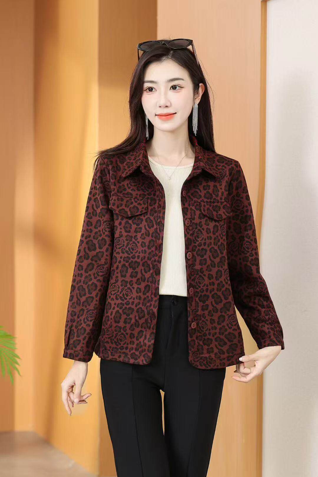 时尚妈妈装短款豹纹外套女2026春季新款中老年人宽松大码夹克上衣