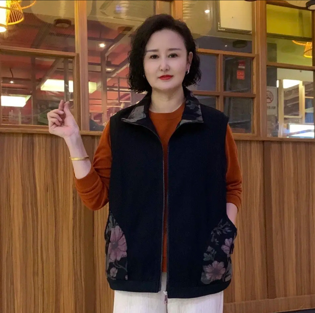 2024秋马甲女中年妈妈加肥大码遮肉坎肩无袖外套宽松薄款马夹背心