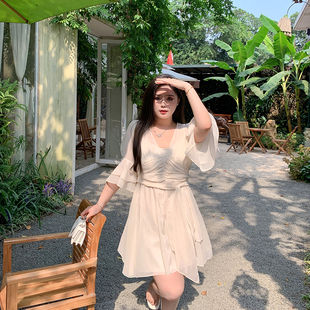 希同儿大码女装胖mm法式V领遮肚显瘦连衣裙收腰不规则白裙子仙夏