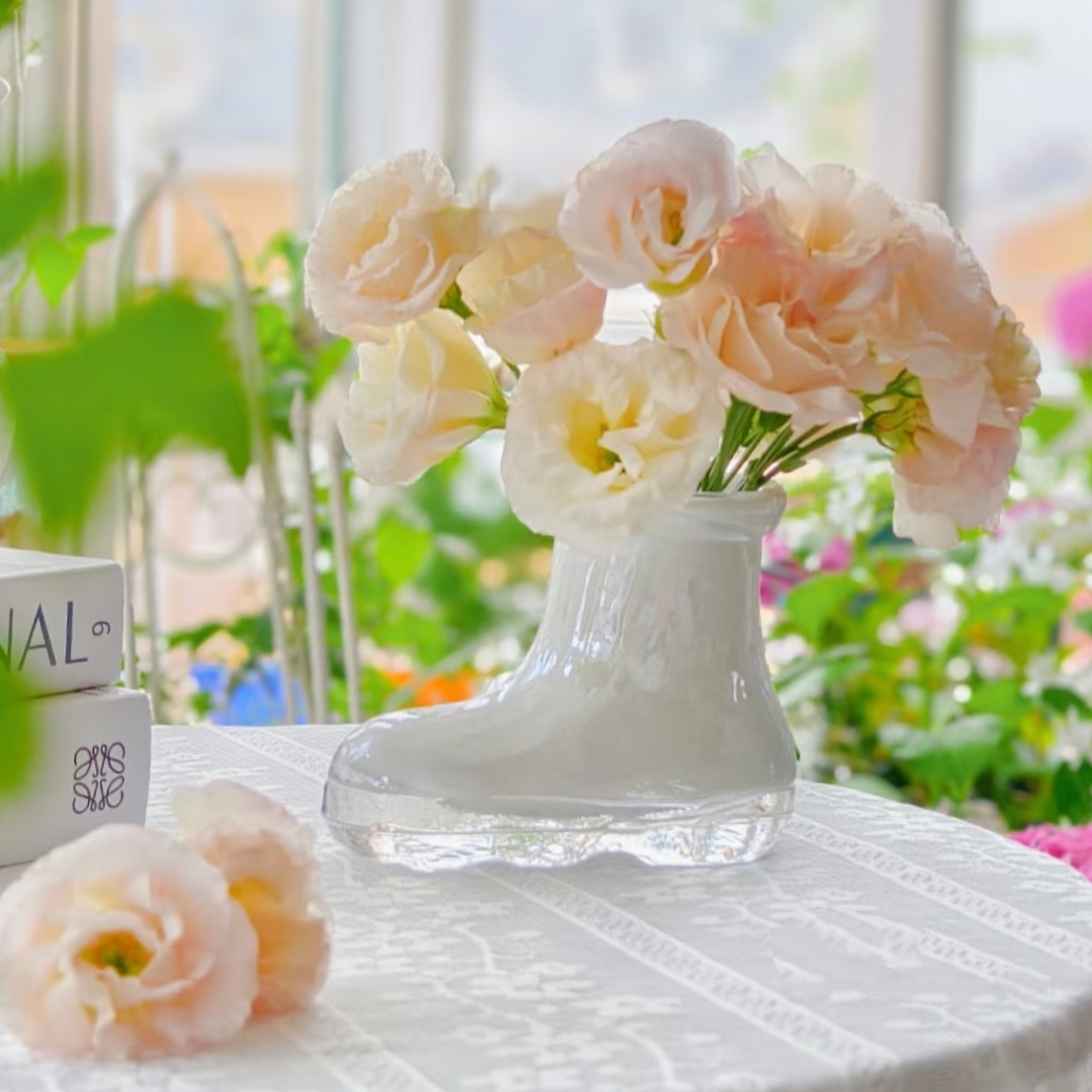 小鞋子白瓷色玻璃靴子花瓶化妆筒