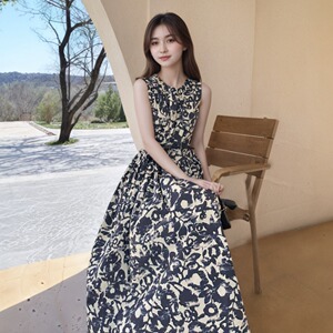中年妈妈时尚印花褶皱收腰无袖连衣裙女2026夏季新款百搭背心长裙