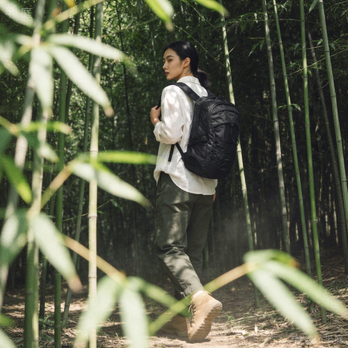 半庭 · OSPREY小鹰户外双肩包 男女徒步 登山包 quasar 恒星 26L