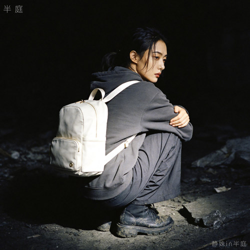 半庭·冷光·长水 | lululemon  双肩背包everywhere 11.5L