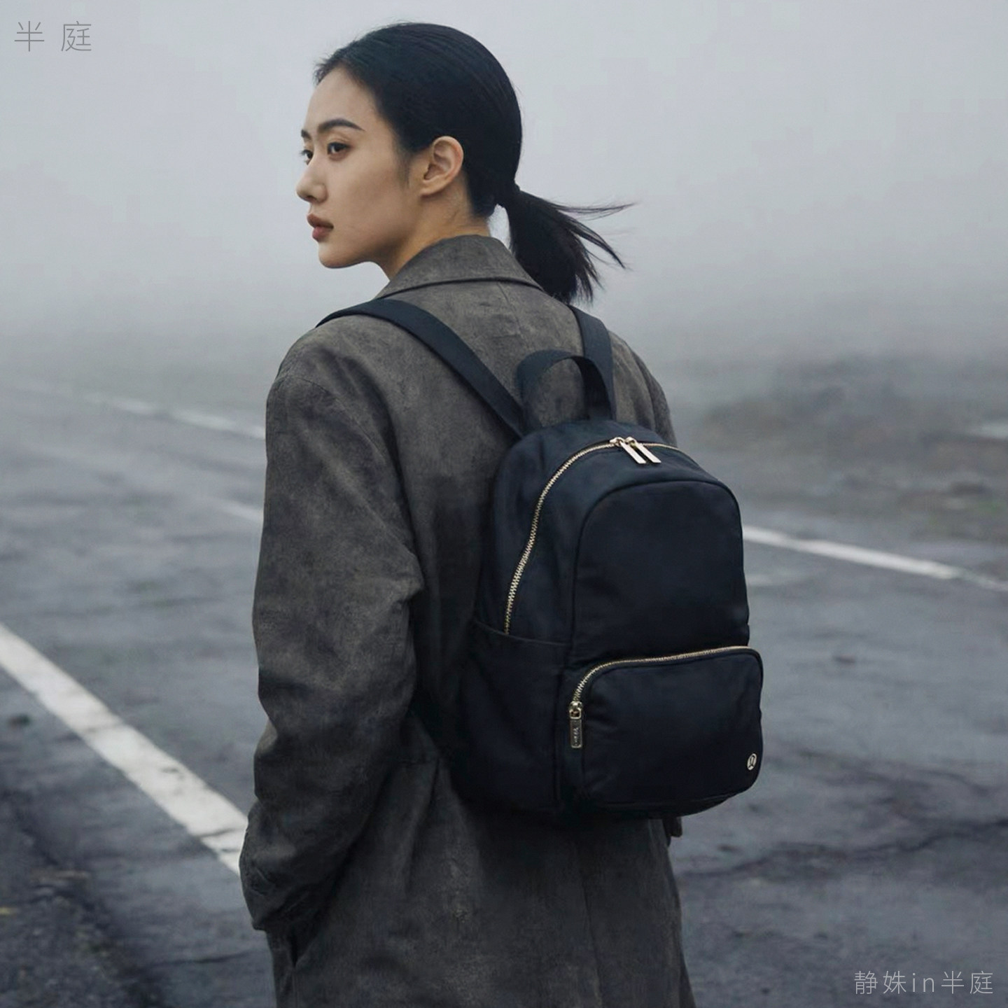 玄衣负黑入雾 独行不问归途 | lululemon 11.5L  双肩包小号 男女图片