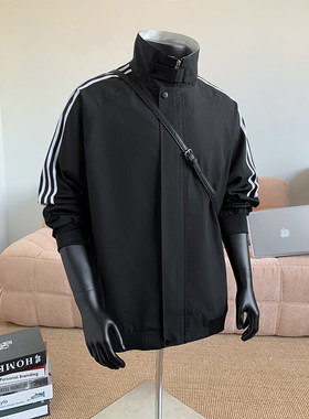 春季美式三条杠立领户外冲锋衣夹克cleanfit潮男宽松条纹拼接外套