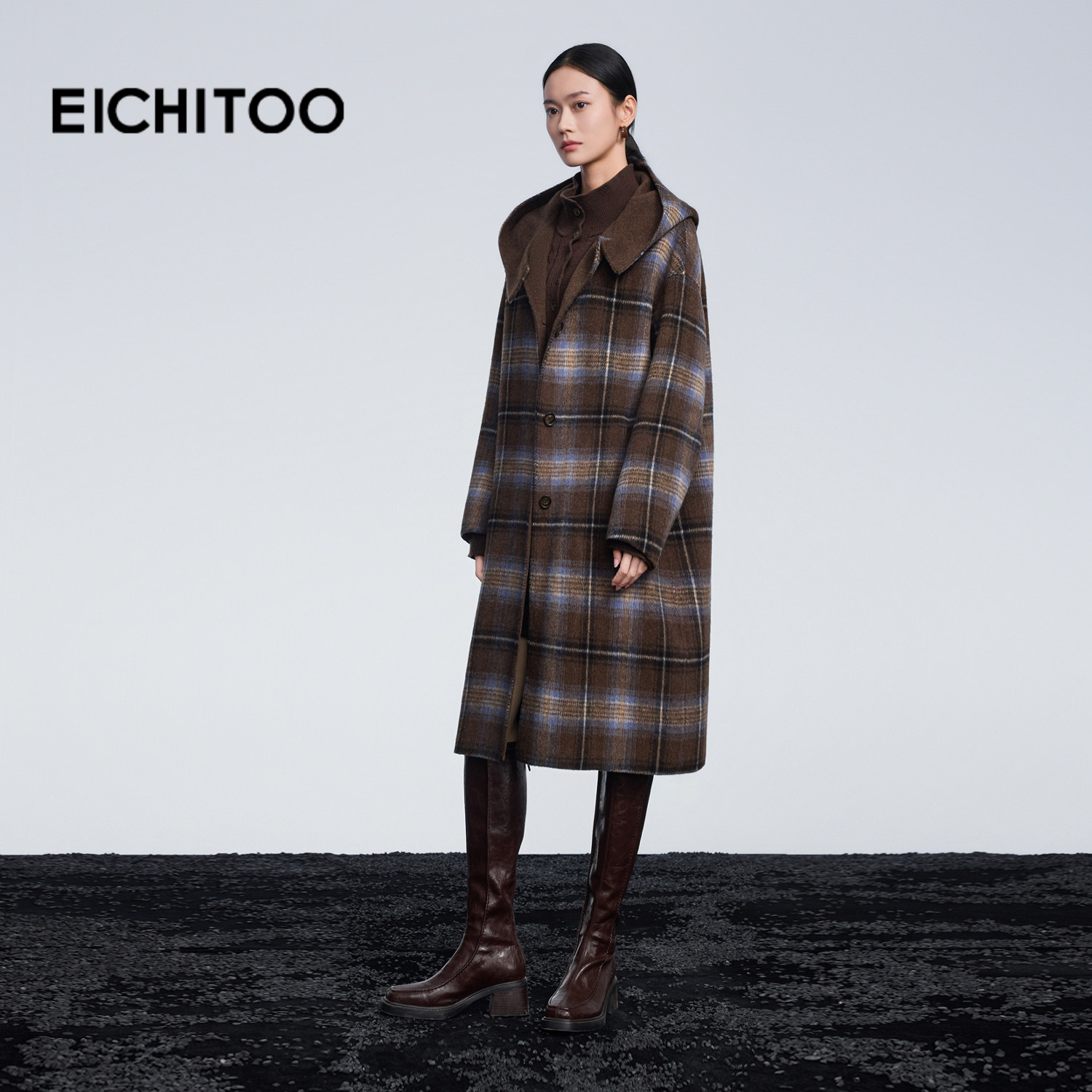 爱居兔绵羊毛减龄格纹双面呢大衣2025年冬季新款女柔软连帽大衣