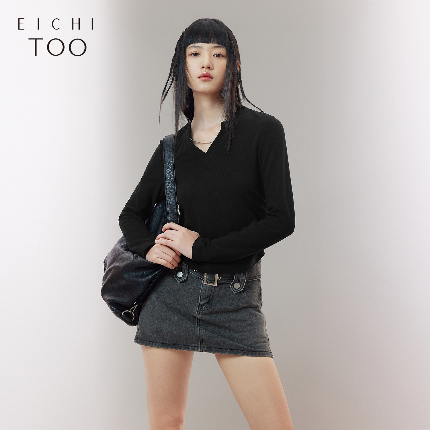 爱居兔高级感T恤女春秋新款收腰显瘦简约时尚长袖打底衫