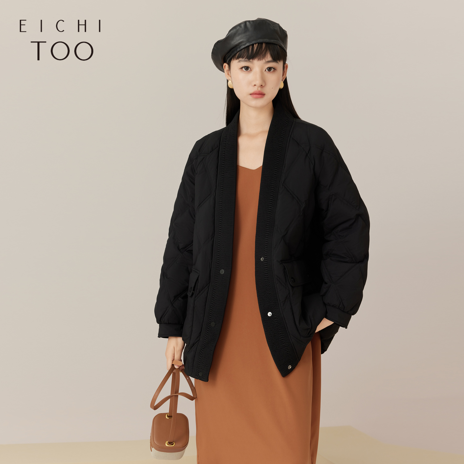 爱居兔简约时尚纯色羽绒服