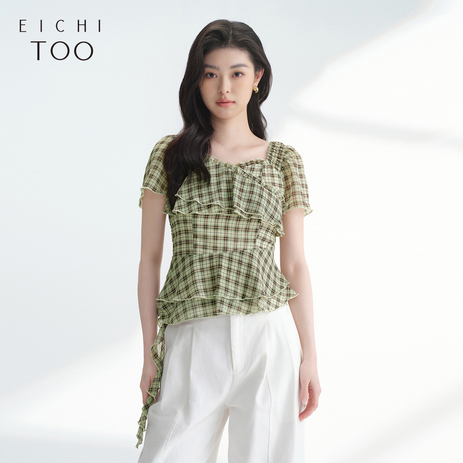 爱居兔格纹衬衫女夏季新款法式方领收腰设计感小衫短袖上衣