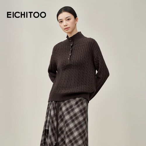 咖色高领针织衫以立体绞花打造温暖质感