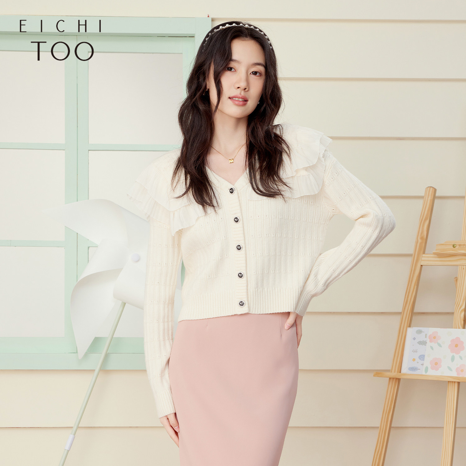 爱居兔春季新款经典时尚木耳边大翻领针织衫外套